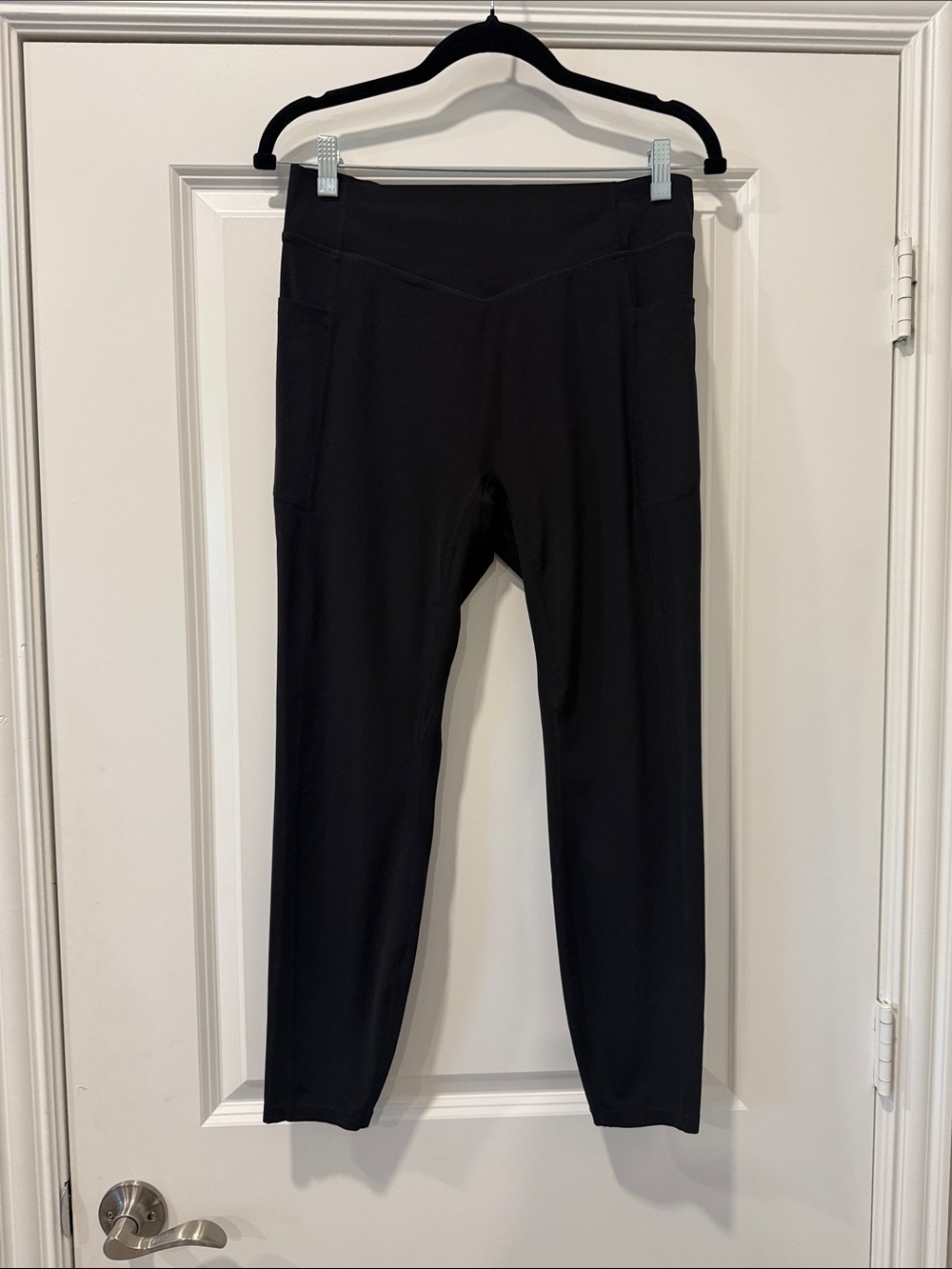 HALARA Black High-Rise Leggings with Side Pockets Butt Cinch Lift Size Large 7/8